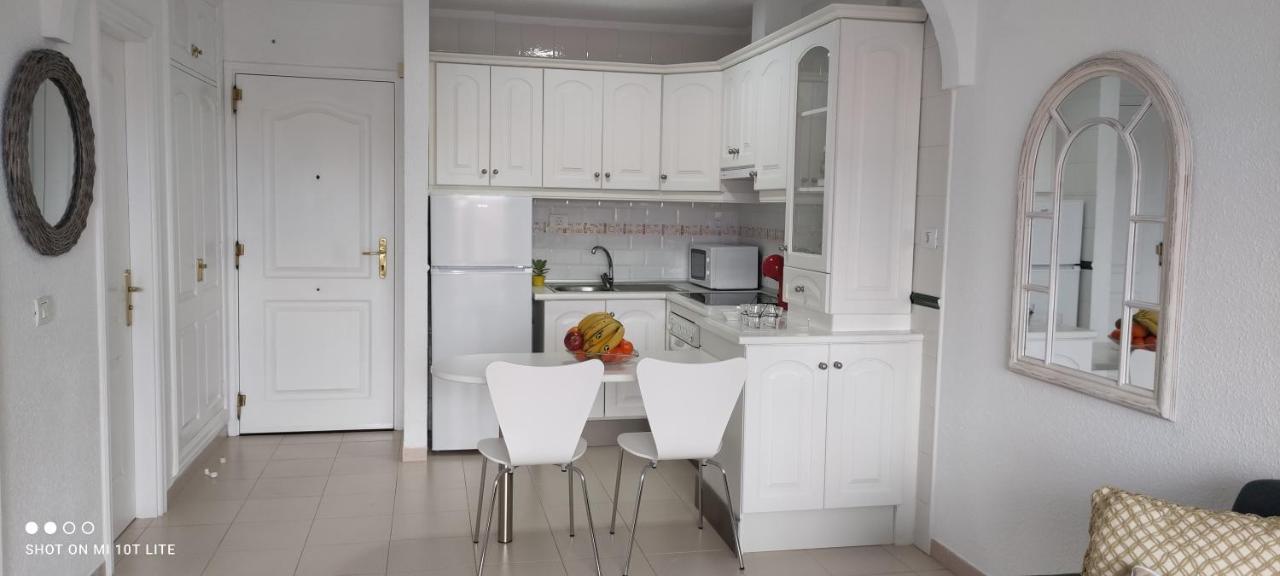 Precioso apartamento con piscina junto al mar Costa Del Silencio Esterno foto